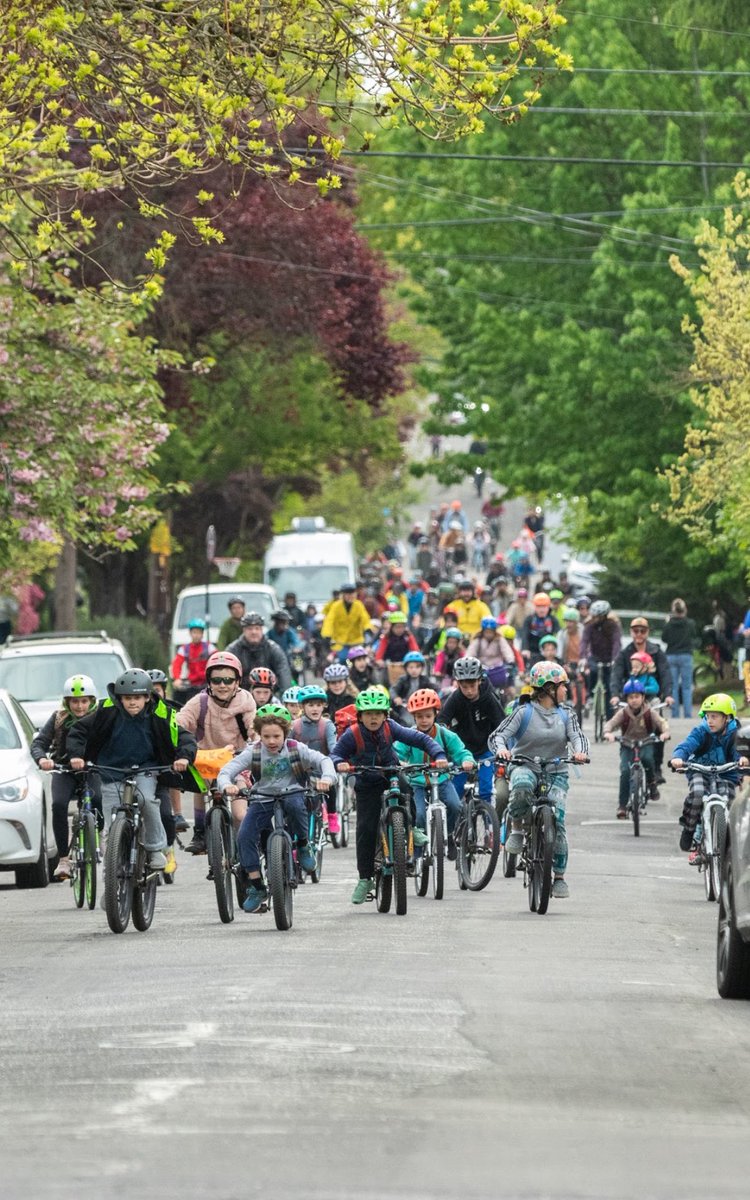 CoachBalto's tweet photo. #BikeBus is a vast ocean of joy!! https://t.co/9Fe6kSnZuN