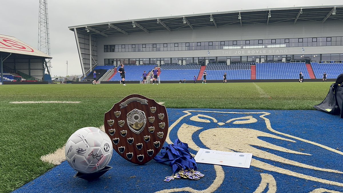 This evening, we are hosting the #PLKicks Oldham Cup At Boundary Park In partnership with Oldham Youth Service! 

With participants from #PLKicks sessions across the borough, a tournament with 4 teams across the evening will be held with a variety of prizes up for grabs! 

#OACT…