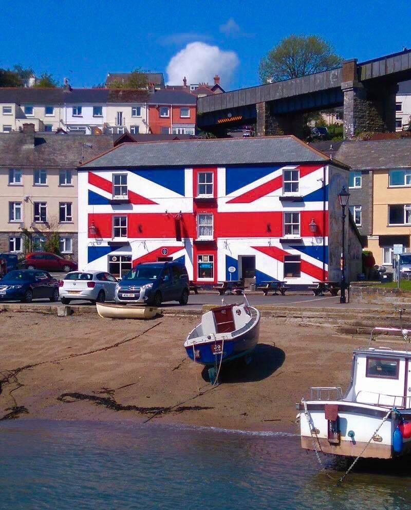 A Pub Owner in Cornwall Transformed his pub to resemble the Union Jack.
