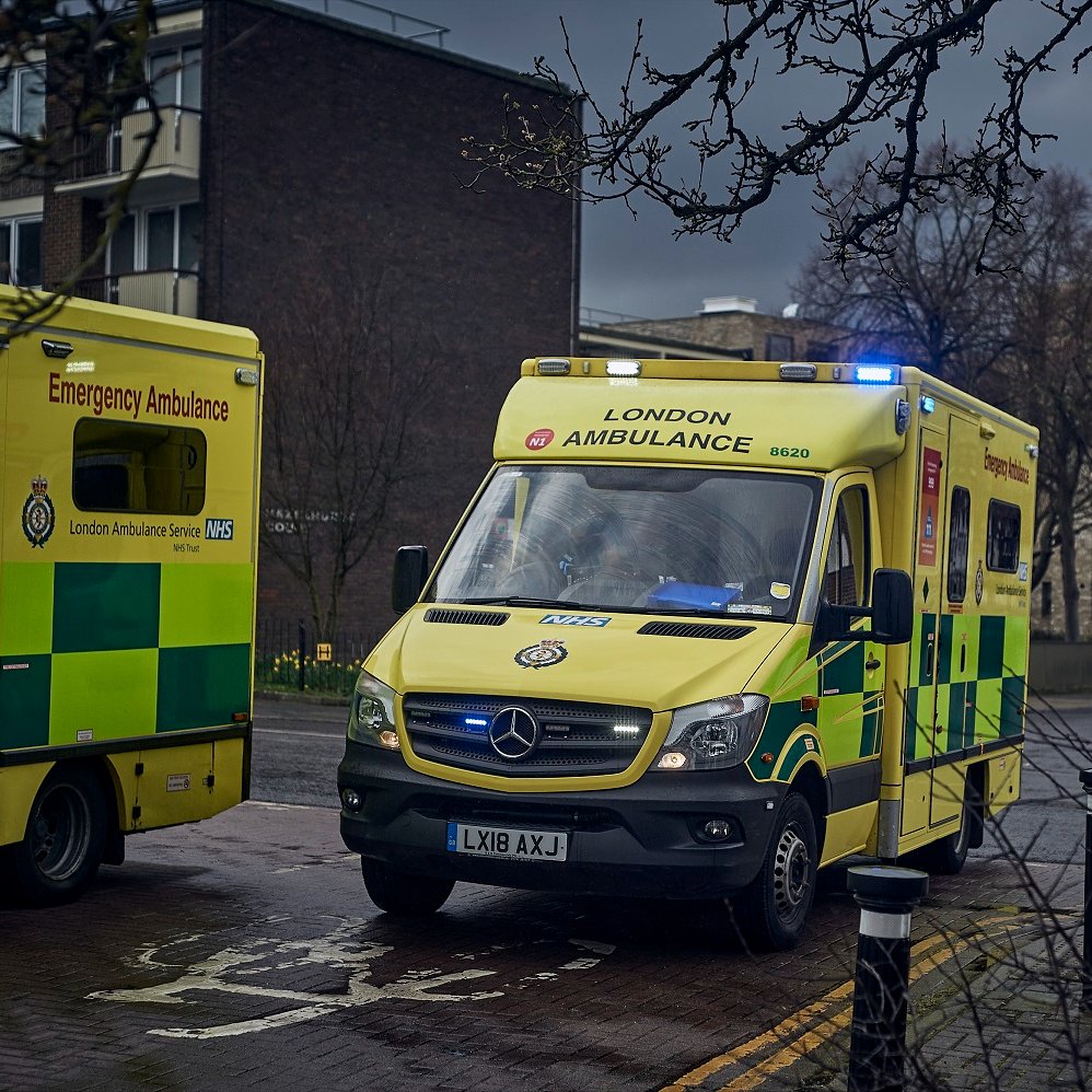 This week we've seen a rise in patients with breathing difficulties partly caused by thunderstorms and high pollen count. We're urging Londoners to keep safe this #BankHoliday weekend and save 999 for critical or life-threatening emergencies. Read more: buff.ly/3Qxf4p4