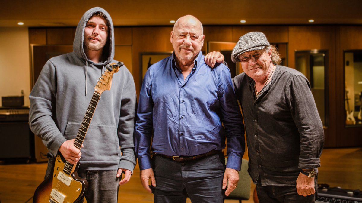 'I’d rather be late and great!' - Sam Fender on when we might expect a follow up to Seventeen Going Under. Read when @samfendermusic met @BrianJohnson and @MarkKnopfler (AKA the 'Geordie Jedi Council') ➡️ theqt.online/johnson-knopfl… By @SimonTheQT