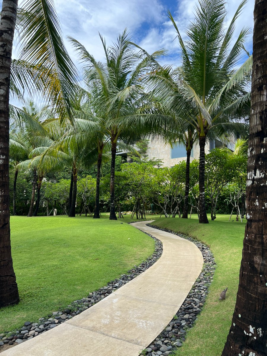 kempinski bagus bgt sih asli 😭👍👍 btw ni aku cuma dateng ke beach club nya aja yg kebetulan di dalem kawasan kempinski nya dan no min. spend! tertarik? pasti dong!