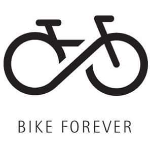 La bicicleta es como una máquina del tiempo: porque de niño me hacia sentirme adulto e independiente  y de adulto me regresa a la esencia de ser niño otra vez.  La bici es uno de esos grandes inventos del hombre que ha sobrepasado la barrera del tiempo.