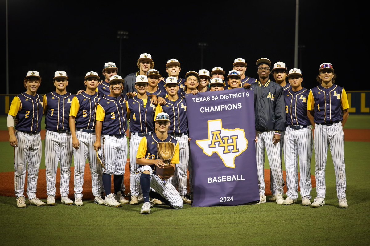 Heights_BSB's tweet photo. TONIGHT @ 7pm, we’ll go for the Bi-District series sweep. Protect the nest, fear the sting, and bring the noise!
Entry is free, concessions ready, and no better place to be on a Friday night. See you there. AyyyHeights!
@ahhs_sports
@HeightsFWISD #HowaboutHeights https://t.co/givpHHtWtO