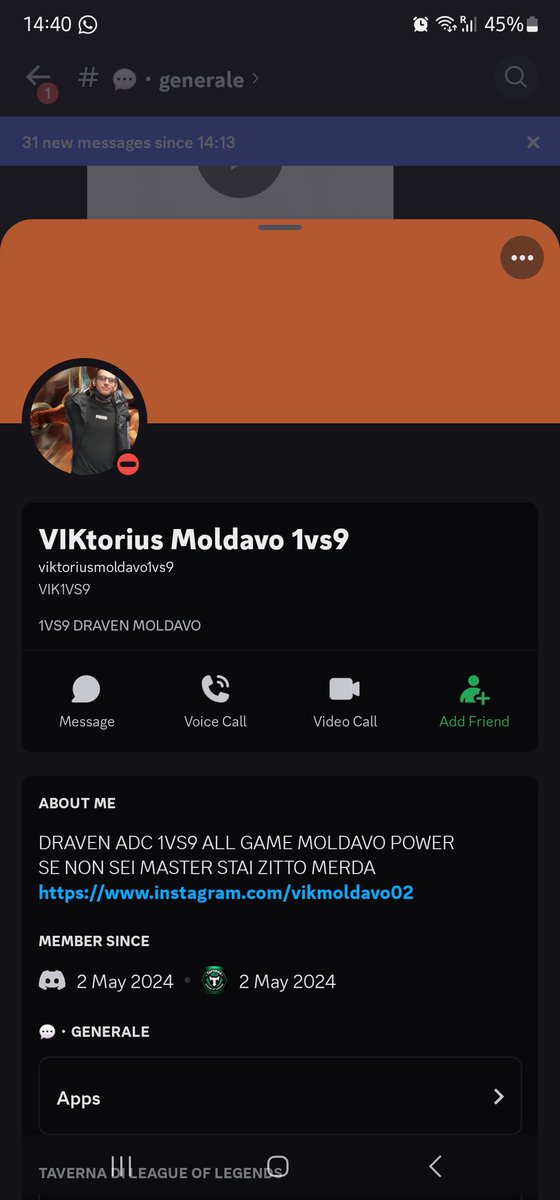 Ho un fanboy talmente low budget che ha sbagliato nazionalità e ha scritto moldavo invece che macedone smh