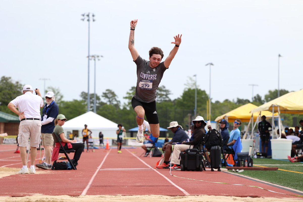 elijah_hall_'s tweet photo. Entered the transfer portal 
Sophomore from Spartanburg, SC 
Triple jump(14.10m 46.3 ft)
Long jump (6.71m 22.0 ft) 
3.0 GPA https://t.co/zKn2ylxCTf