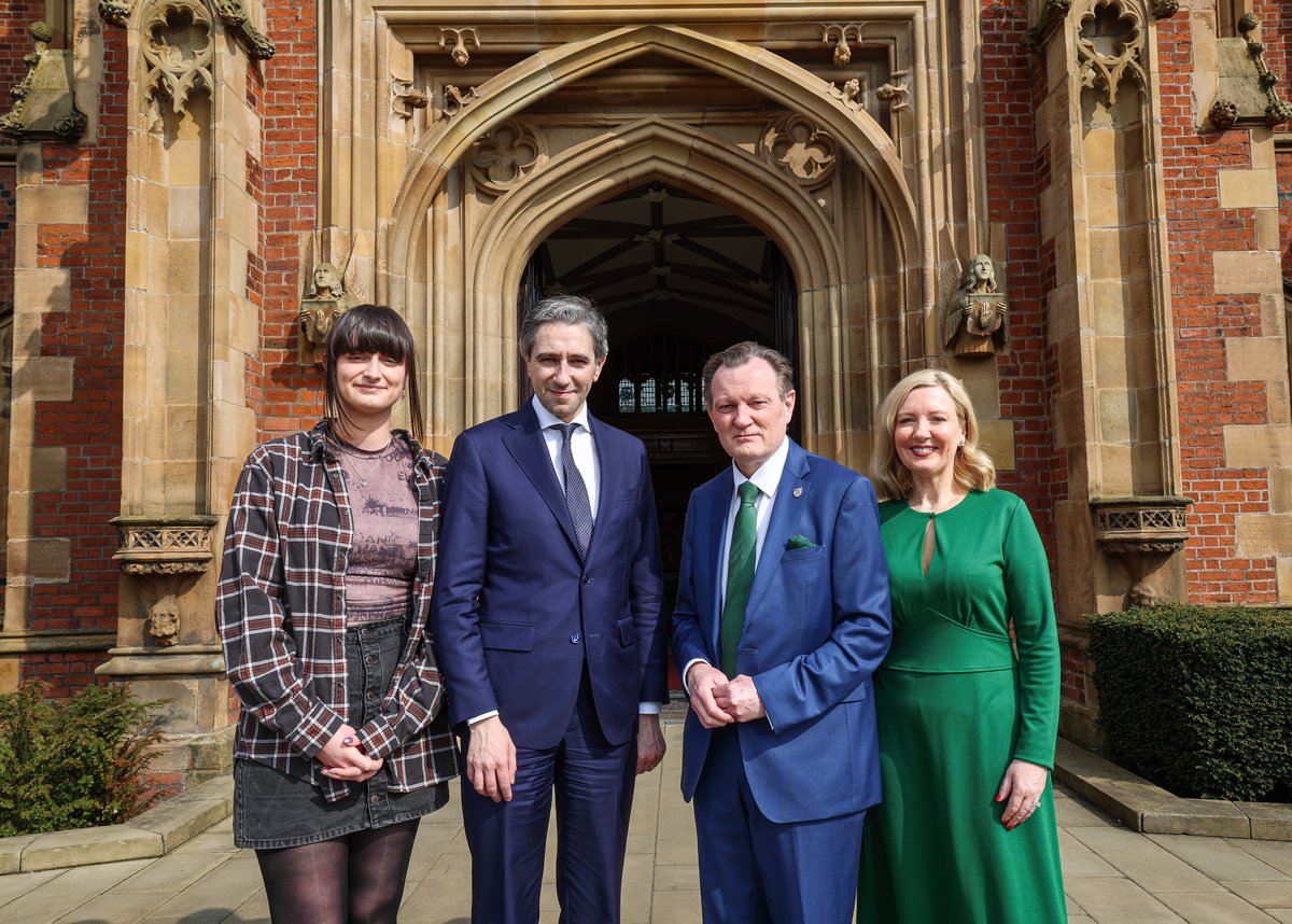QUBelfast's tweet image. Today, during his first official visit to Northern Ireland, the #Taoiseach visited us at Queen's.

“I am delighted to be here at Queen's this afternoon to meet with Professor Sir Ian Greer and the research teams, to learn more about all-island research projects co-supported by…