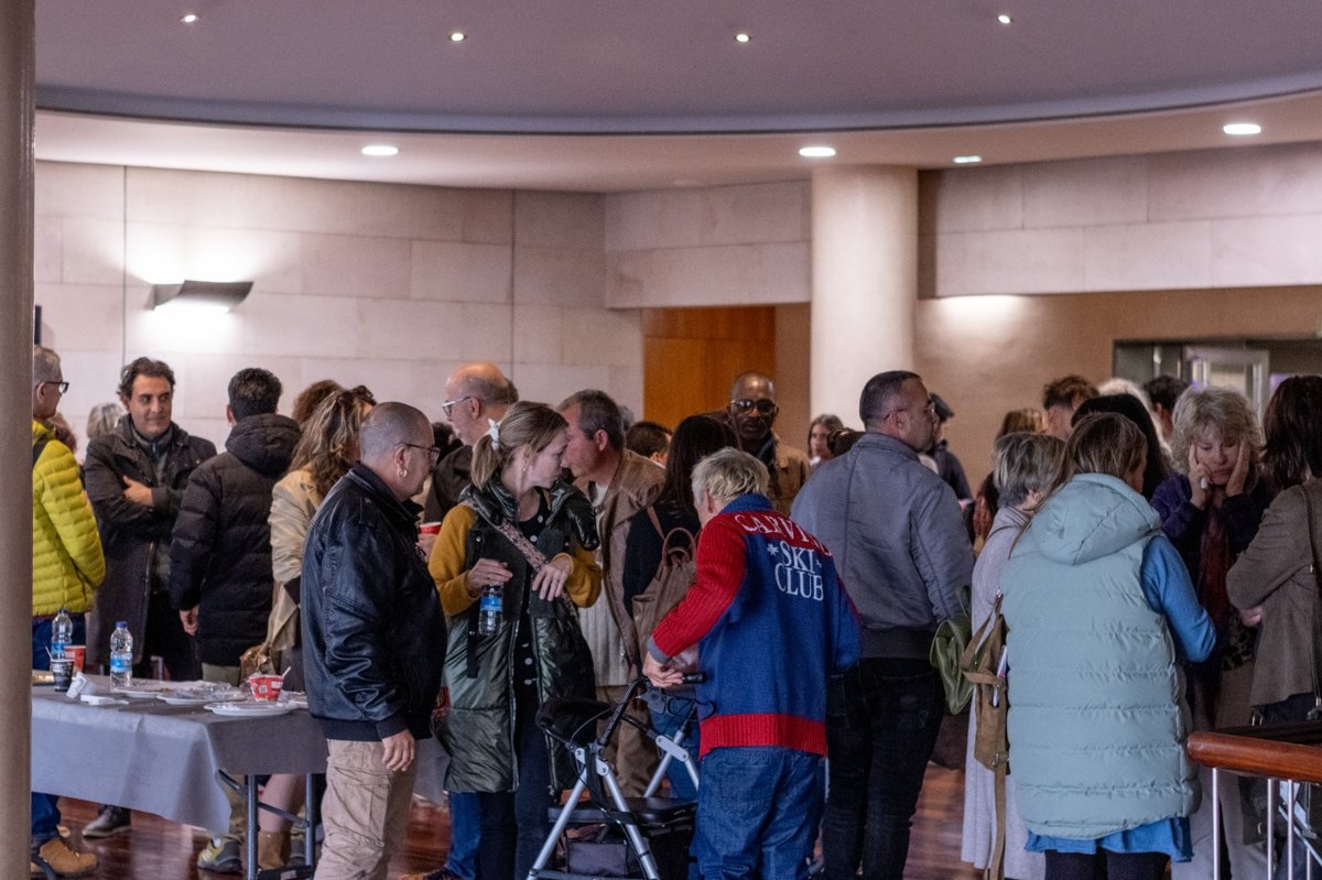 Agradecemos a @eboca y Carnicería Miguel Escuer, quienes generosamente han provisto el café y las viandas que hemos disfrutado en la Pausa-Café. Su apoyo también ha enriquecido nuestro encuentro, recargando nuestras energías y fomentando la conexión entre las personas asistentes.