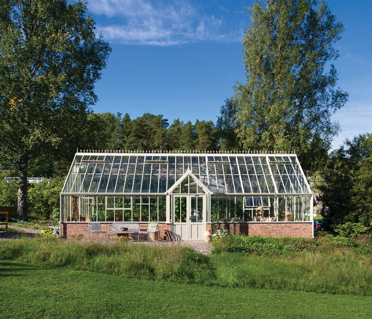 Building Award Winning Greenhouses and Glasshouses since 1938. Discover our range of Victorian Glasshouses: bit.ly/3Occly3 Victorian Grand Manor in Sweden.