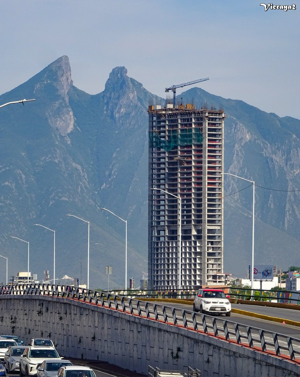 Torre Lalo (160m) en construcción 🏗🔥🔥💯
Mayo 2024 😍😍🥰🥰💯💯
Monterrey N.L. 🇲🇽

📸 Fotografía de mi autoría 😉

#monterrey #nuevoleon #mexico #travel #city #regios #visitmexico #montañas #cerrodelasilla
