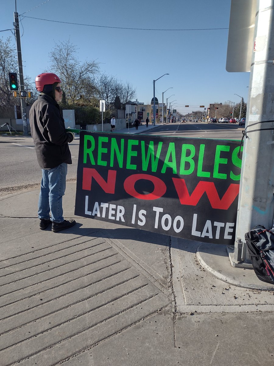 We were out at #CLimateStrike today.
I had a good conversation with a fellow about his bicycle tour across Canada this summer #30For30 to raise awareness about #BiodiversityCollapse & #ClimateChange #Birds #BirdMigration
#LaterIsTooLate #ActOnClimate #ClimateEmergency