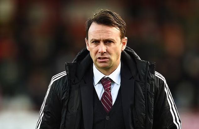 🚨 Dougie Freedman has made it to the final 3 candidates for the Newcastle United Director of Football role. It is believed he is the preferred choice by some of the #NUFC hierarchy and it's 'his job to turn down' now. Final decision coming very soon...🔜 Via @MailSport