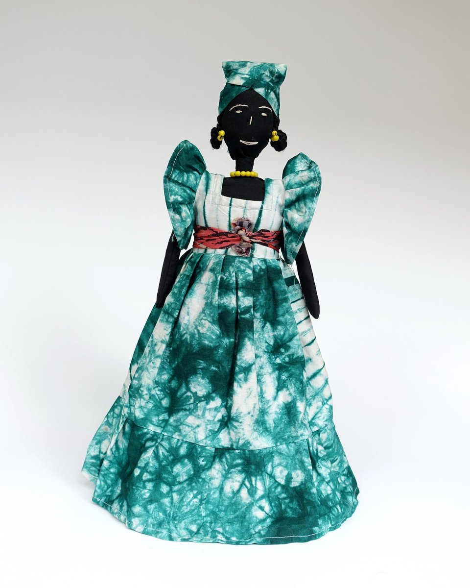 Muñeca de la tribu Mandinka
Gambia
©National Costume Dolls

#MuñecArte