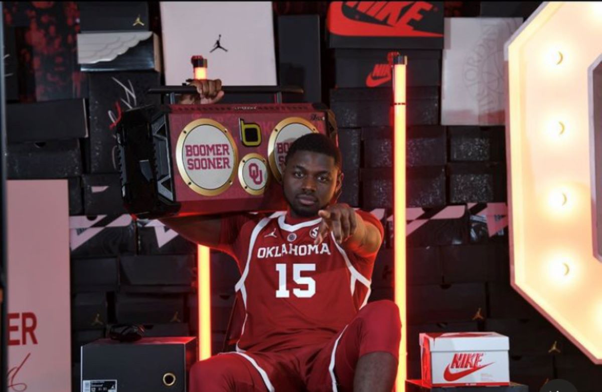 #OU men's basketball gets in on the portal fun. Raegan Beers - women's basketball (Mon) Damonic Williams - football (Thurs) Now? #Sooners are bringing Duke Miles to Norman, a huge (and necessary) win for Moser and company. on3.com/teams/oklahoma…