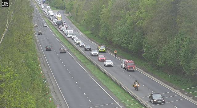 🚒Cerbyd wedi torri i lawr ar y #A55 tua'r gorllewin rhwng C35 Dobshill a C34 Ewloe.

Mae lôn un wedi'i blocio ar hyn o bryd | Swyddogion traffig yna.

Disgwyl oedi⌚