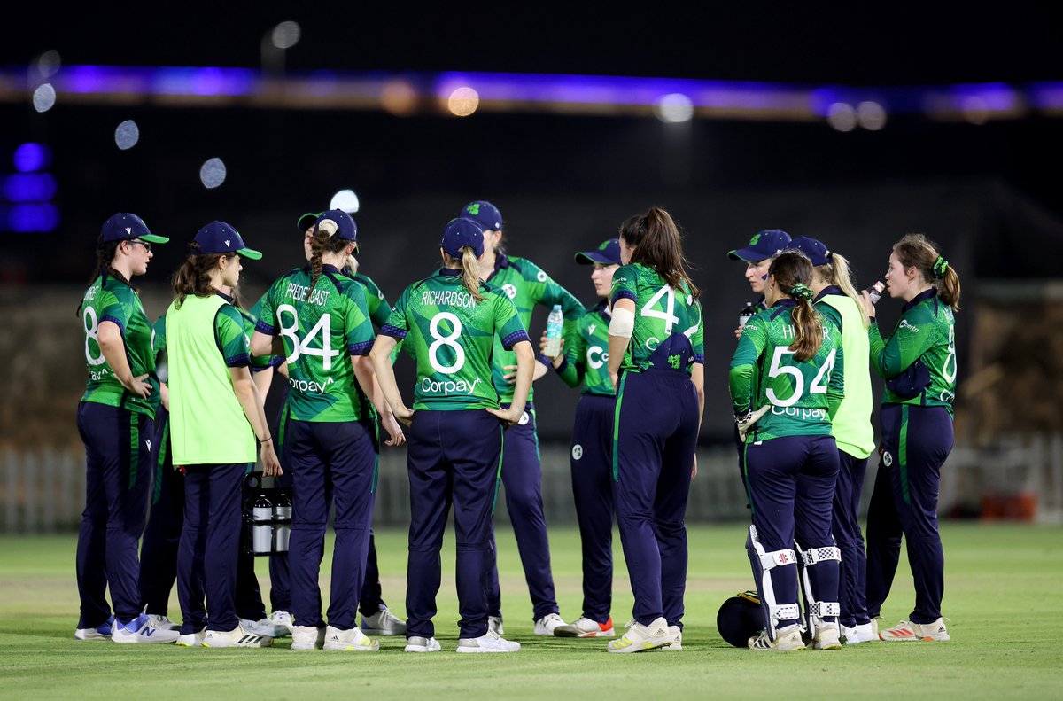 We are back for the 2nd innings. Ava Canning with the new ball in hand and Amy up to the stumps. SCORECARD: bit.ly/3WvGxeF WATCH: icc.tv #IREvNED #BackingGreen ☘️🏏