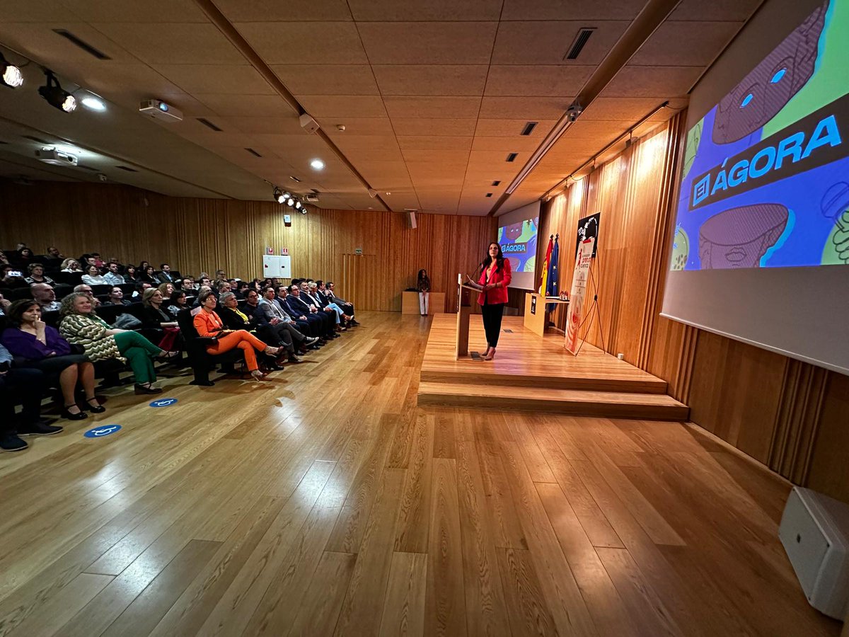 Nuestra compañera y vocal de la Asociación de la Prensa de Cuenca @_CarmenAcedo  es la encargada de conducir este evento que coincide con el Día Mundial de la Libertad de Prensa.

#VIIIPremiosAPC #Cuenca #Periodismo