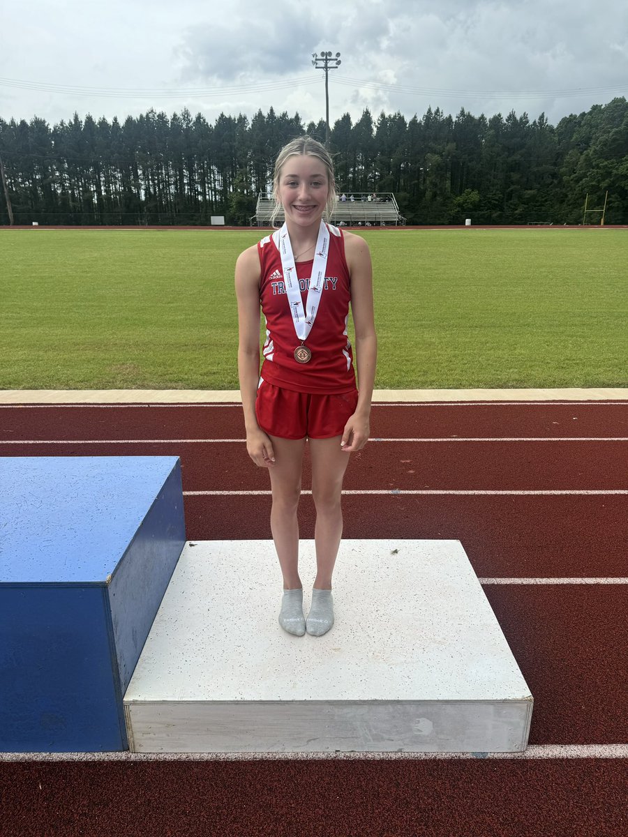 CoachJesseWard's tweet photo. Summer Leigh Develle finishes 3rd in the 4A State High Jump. https://t.co/IlAvEGB6WH