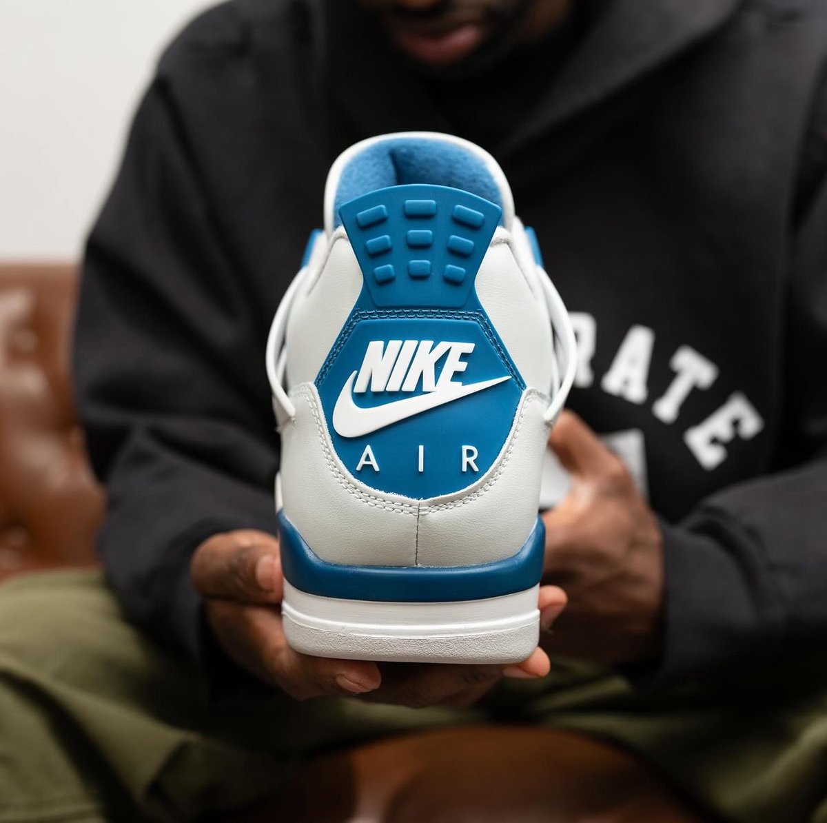 SNKR_TWITR tweet media