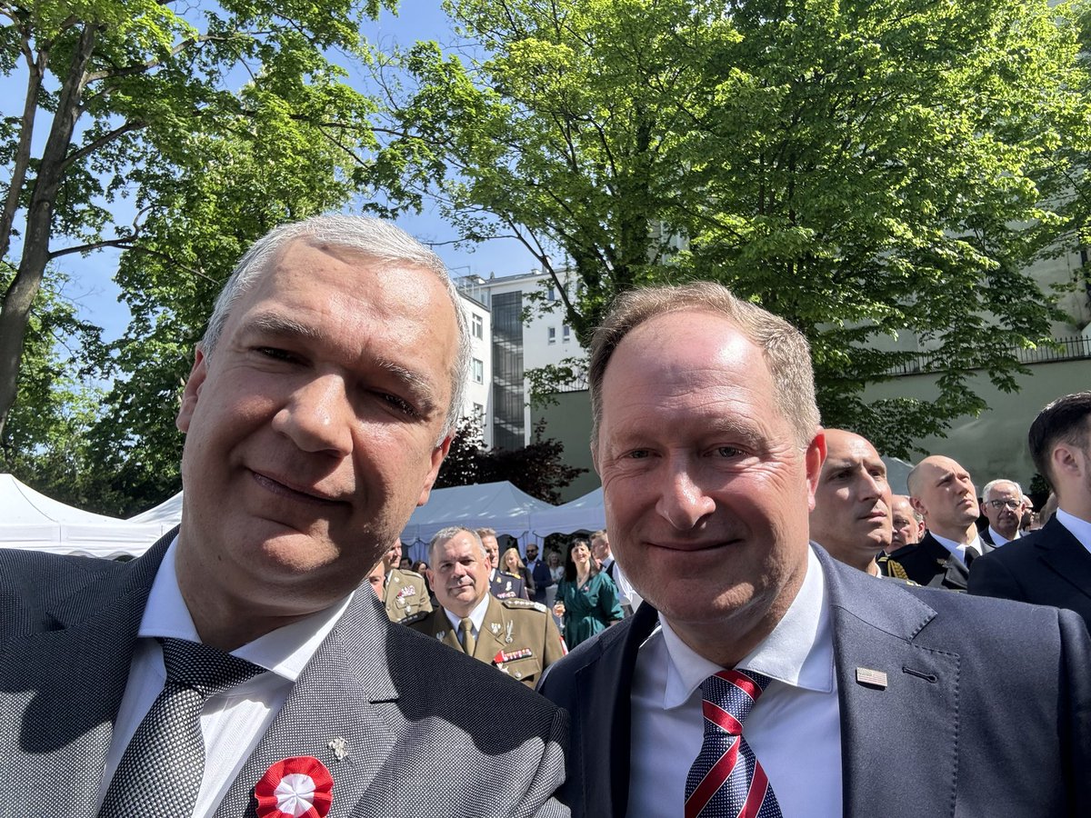 Thank you Mr. Ambassador 🇺🇸@USAmbPoland for the conversation at the President's @AndrzejDuda @prezydentpl reception, for your support and optimistic outlook for #Belarusians who stand for the liberation of #Belarus from dictatorship
