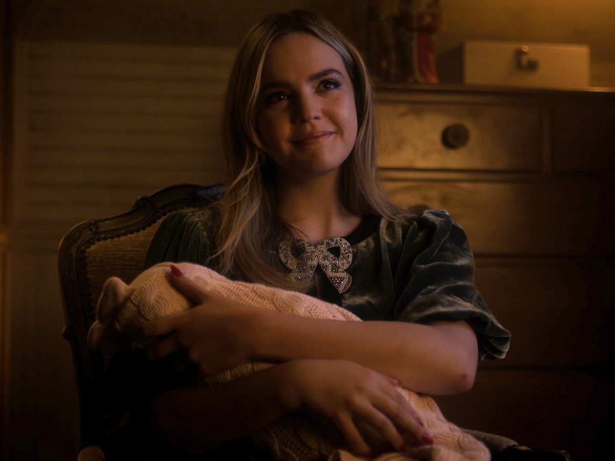 “It is revealed in season two that Imogen’s baby has been adopted by two dads. Imogen is longing to still be an active parent, but also trying to be a regular teenager.” #PLLSummerSchool 

🔗 nerdinitiative.com/2024/05/03/pre…