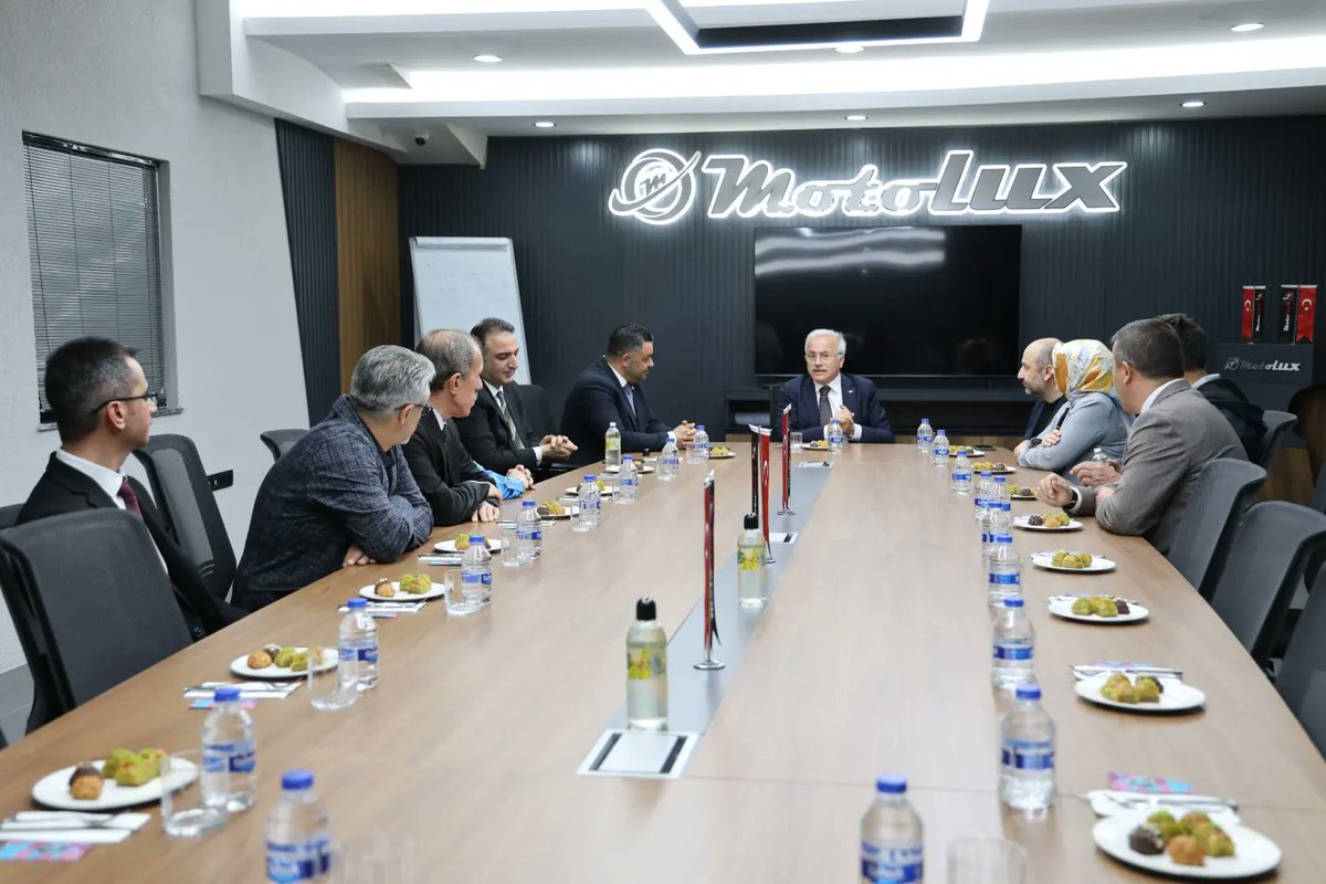 Yönetim Kurulu Başkanımız Ahmet Koçaş, Aksaray Valimiz Mehmet Ali Kumbuzoğlu ile birlikte OSB'de faaliyet gösteren Motolüx firmasına ziyaret gerçekleştirdi.
