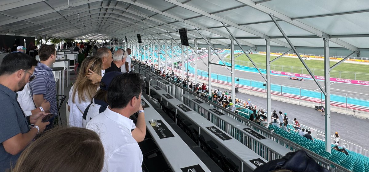 🚨As Mayor of Miami-Dade County, I was proud to bring @F1 to our community & continue to champion this sport in Congress. Enjoying the qualifying races with so many dear friends in this AMAZING #Miami weather! Who are you cheering for? 🏎️🏁