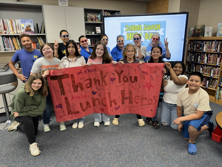 Thank you to our wonderful lunch ladies!

Muchas gracias a nuestras maravillosas señoras del almuerzo.