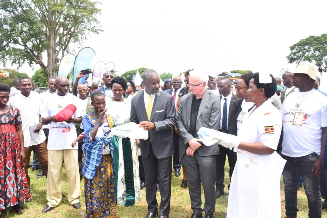 Delighted to welcome @GlobalFund CEO Mr. Peter Sands to Uganda. Yesterday we engaged in insightful discussions with @cphluganda on enhancing healthcare infrastructure and innovation. Mr. Sands also met with HE @KagutaMuseveni, emphasizing the critical importance of investing in…