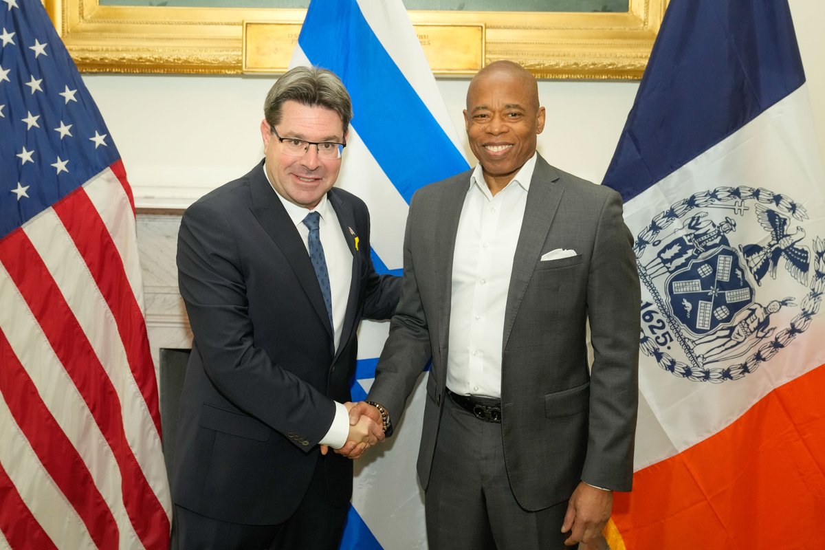 This morning, @NYCMayor met with Israel’s Consul General to New York Ofir Akunis, who arrived this week to the city to begin his tenure.