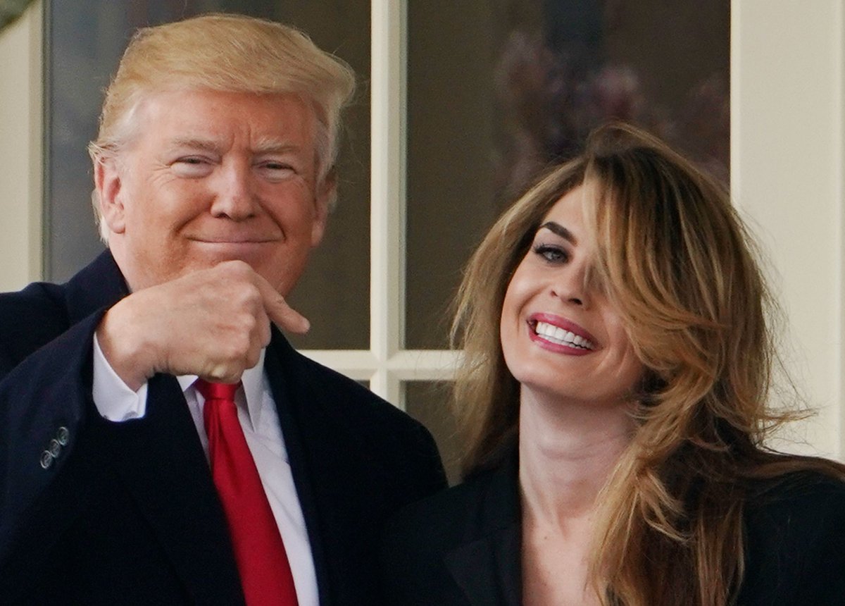 She stood beside asshole as he said the most rapey racist criminal shit & never said dick. Fuck Hope Hicks.