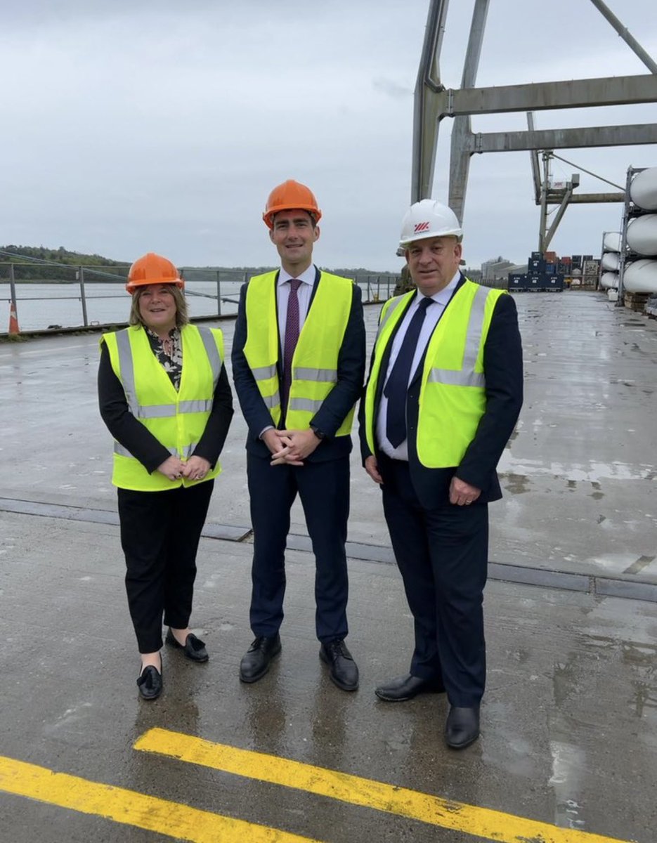Visiting @PortofWaterford with Minister @jackfchambers for a positive and constructive meeting re expansion plans to support offshore wind, and enhanced regional activity.