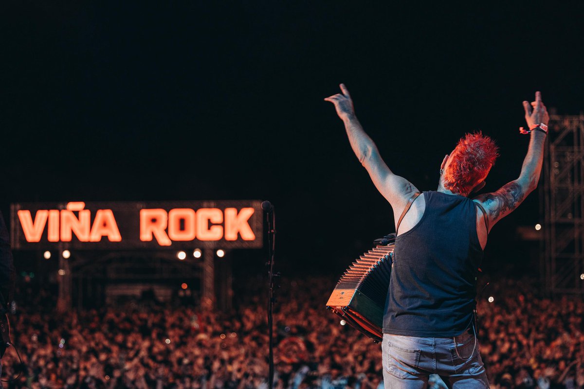 No sé donde vivo, no sé que hora es, no sé si es mañana, o todavía ayer. 🤘 Mientras suena @boikot en #ViñaRock2024, aquí seguimos hinchándonos a recoger firmas sin parar. Esta sí es nuestra cultura y la que nos une. 🚫 El maltrato animal #NoEsMiCultura.