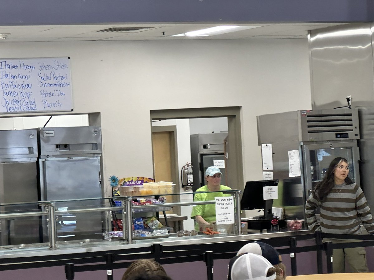 Happy Lunch Hero Day to our incredible cafeteria staff! We are so grateful for you! @DVUSD @DrFinchDVUSD @BcJagNation