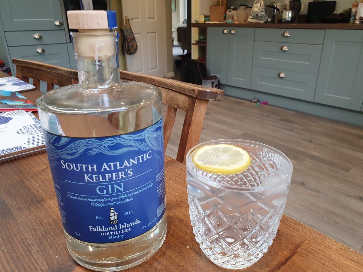 It's Friday evening. It's time for a gin and tonic. What better gin to have than Falkland Islands Distillers South Atlantic Kelper's Gin, which has just won gold at the @SFWSpiritsComp! #Falklands #Gin 🇫🇰🥇