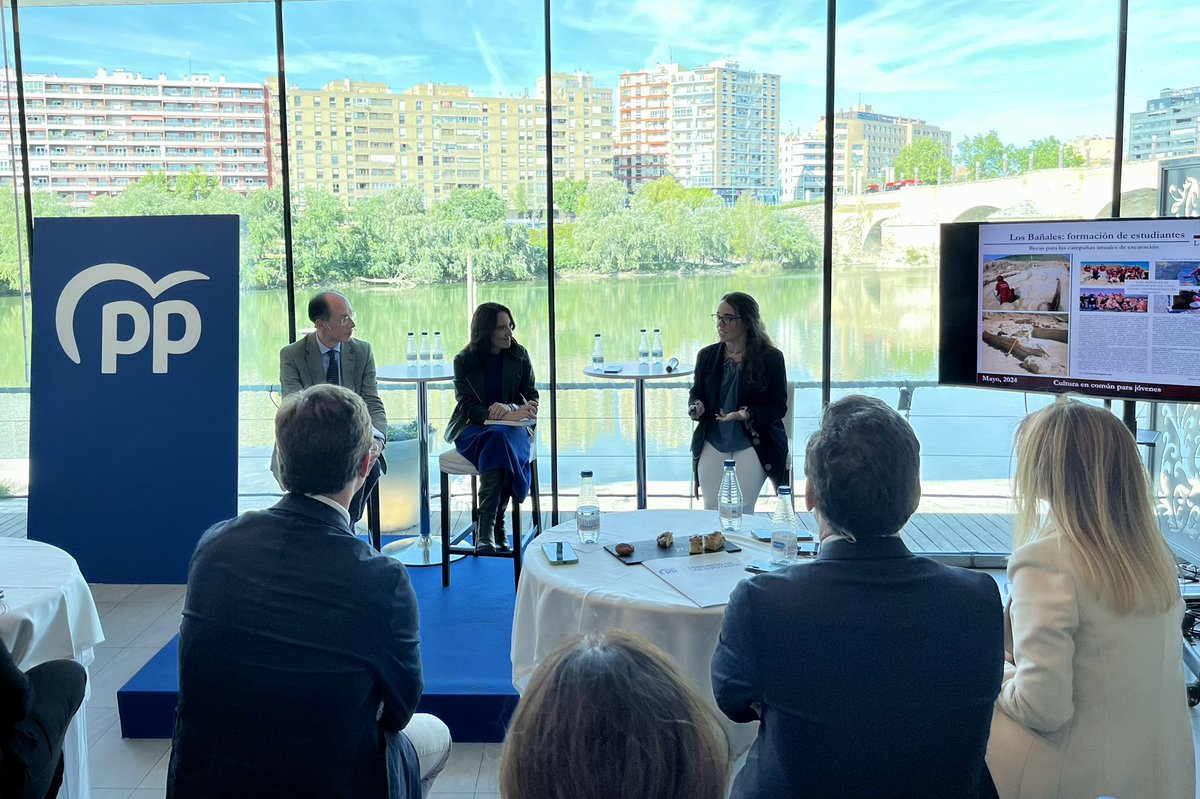 🔵Mantener viva la cultura es un trabajo de todos los españoles. 🗣️ @bsemper: “Tenemos que defender nuestras tradiciones y dejar el mejor legado a los jóvenes” ➡️ Esta tarde en ‘Cultura en común para jóvenes’ donde se han presentado varios proyectos culturales de Aragón.