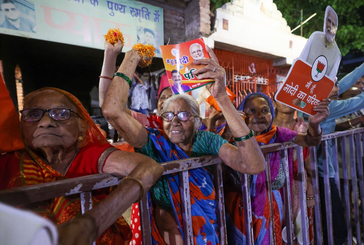 रांची के चौतरफा विकास के लिए हमारी सरकार प्रतिबद्ध है। हम यहां रोड के साथ ही रेल कनेक्टिविटी को बढ़ाने पर भी लगातार फोकस कर रहे हैं। रांची को वंदे भारत से जोड़ना इसी दिशा में हमारा एक अहम कदम रहा है। हमारी सरकार की योजना रांची को इकोनॉमिक हब बनाने की भी है, जिससे युवाओं के लिए…