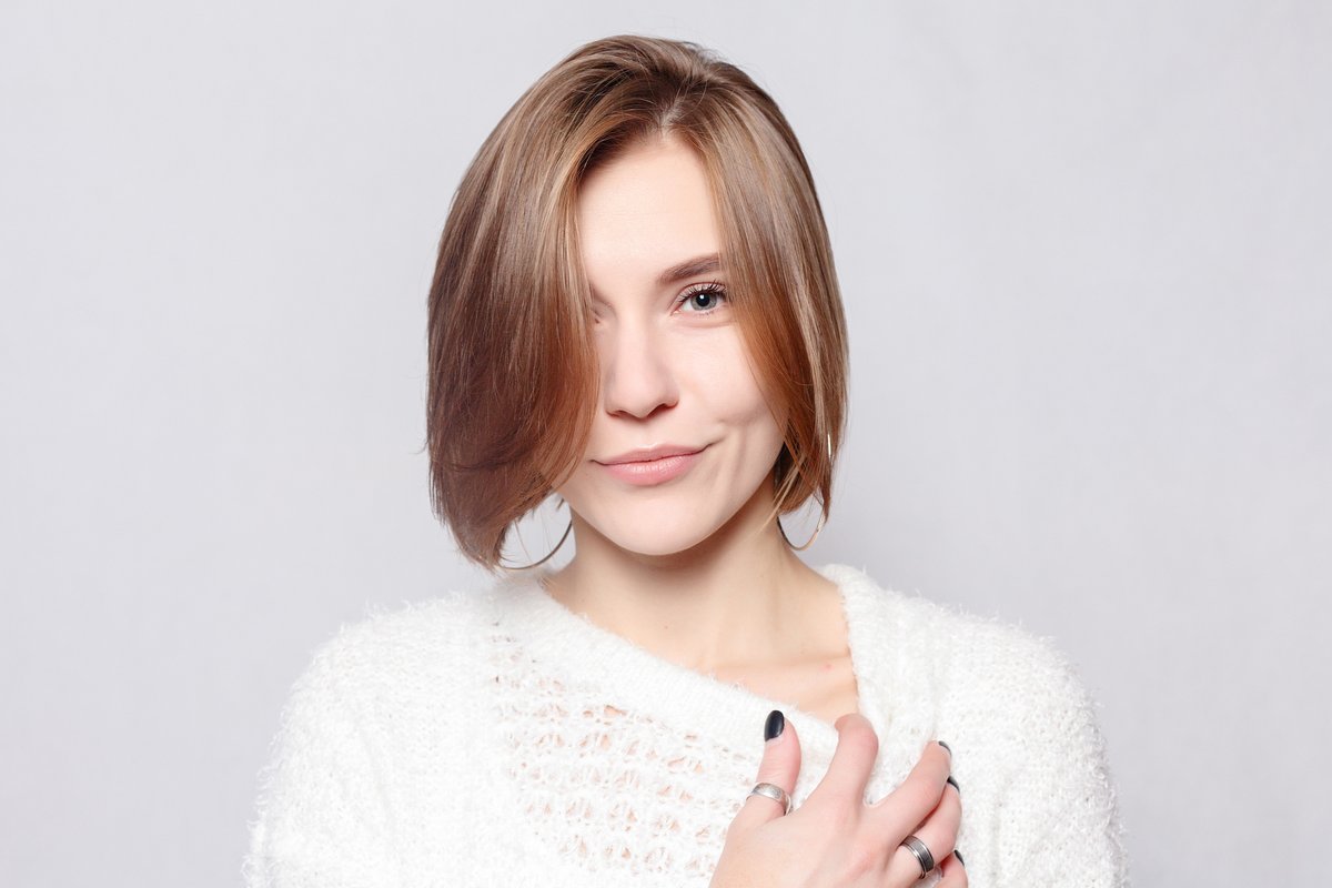 Transform your look with a trendy haircut from Anasa Hair Studio. Your hair is your best accessory! 💇♀️ #HairGoals #TrendyCuts #AnasaHairStudio #Assymetricshortbob