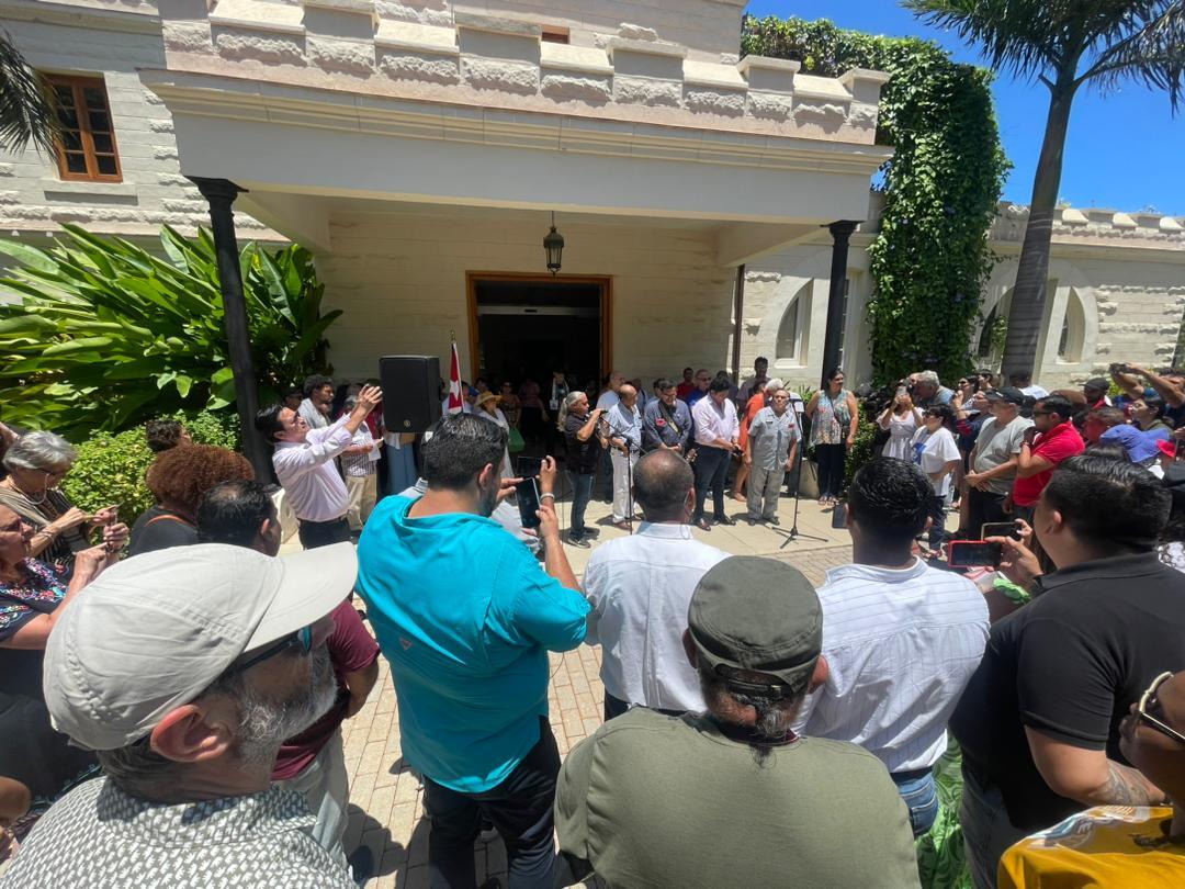 Acto de clausura de las brigadas '1ro de Mayo' y 'Ché Guevara' en el Centro Fidel Castro @centrofidel Presidieron @fernando5hicap presidente del ICAP, @GHNordelo5 coordinador nacional de los CDR y @Guerrerotony161 presidente de la Asociación de Arquitectos Cubanos #CubaNoEstáSola