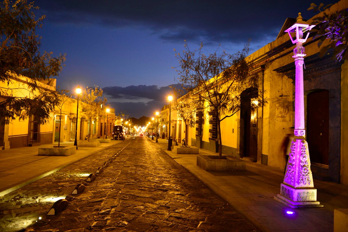 Ocho calles del centro histórico de #Oaxaca son consideradas como foco rojo Se localizan en inmediaciones del zócalo, Alameda de León, así como de la sede del gobierno estatal, las vialidades consideradas con mayor incidencia delictiva. mxpolitico.net/ocho-calles-de…