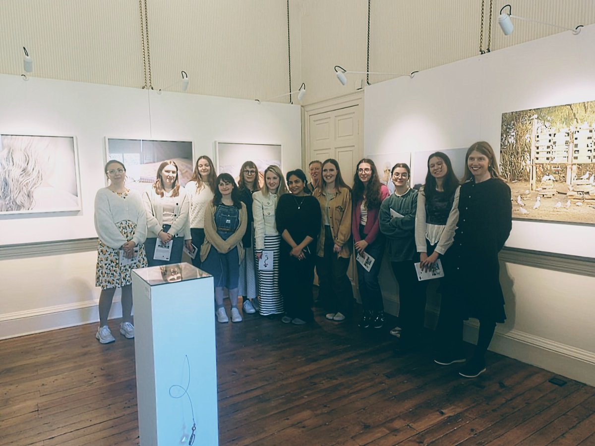 A very successful fieldtrip to Duff House today for Levels 3&4! We spent time with photographer @ArpitaShah_ in the exquisite @StreetLevel_ exhibition 'Nalini'. Join us tomorrow at #AberdeenArtGallery when Shah will be in conversation with @catrionamcara: aberdeencity.gov.uk/AAGM/whats-abe…