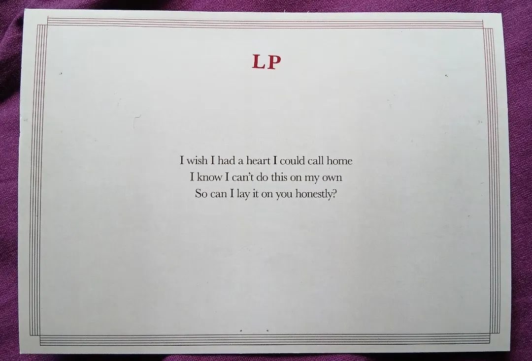 📲| Voici les 3 cartes que plusieurs fans ont reçu récemment de la part de Liam ! Les lyrics apparaissant sur ces cartes sont ceux que l’ont peut entendre dans l’extrait de son potentiel prochain single #Unsad 

via owners