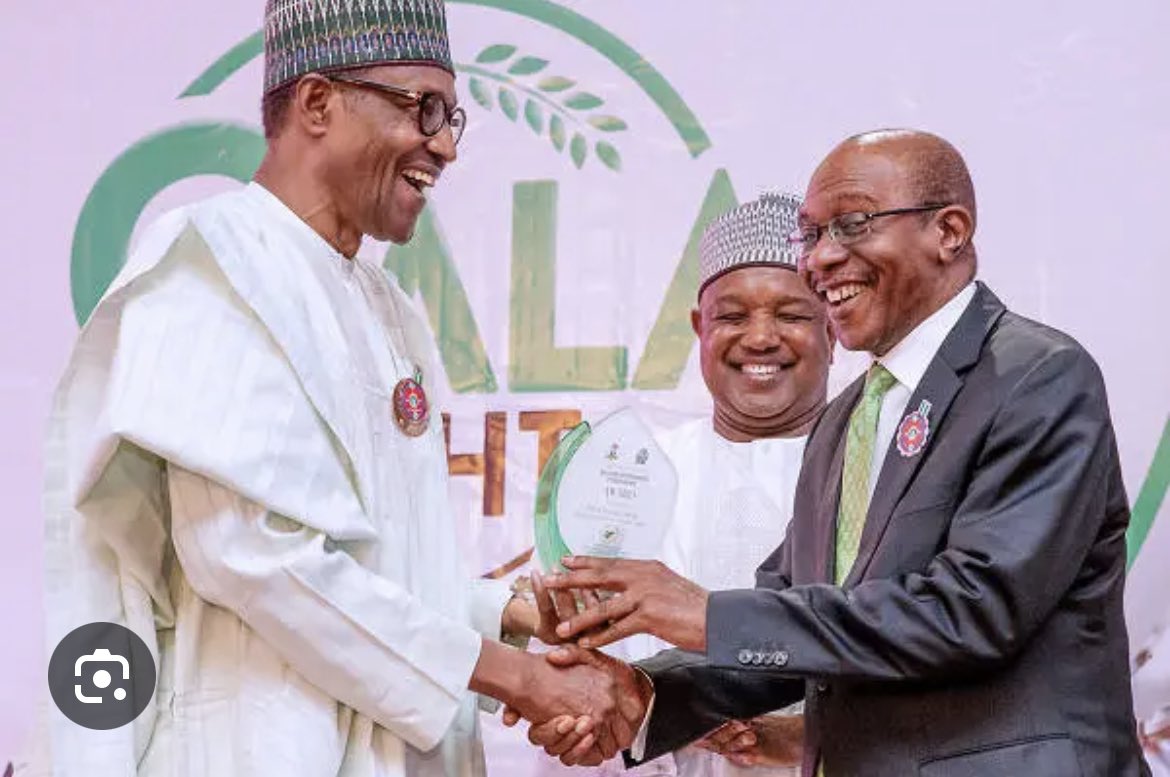 Buhari retired to a happy ending in Daura. Emefiele had a forced retirement to a life of agony and self pity in a prison cell. When you dine with the devil 👿