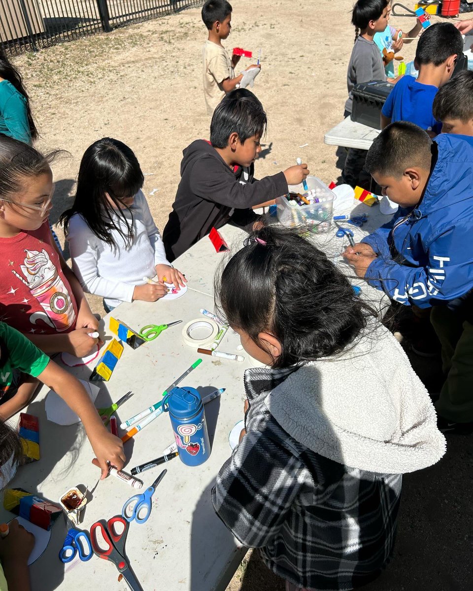 Exciting day at the ScienceMobile! Soledad students dove into the world of reflections, crafting their own kaleidoscopes using mirrors. A fascinating exploration of light!