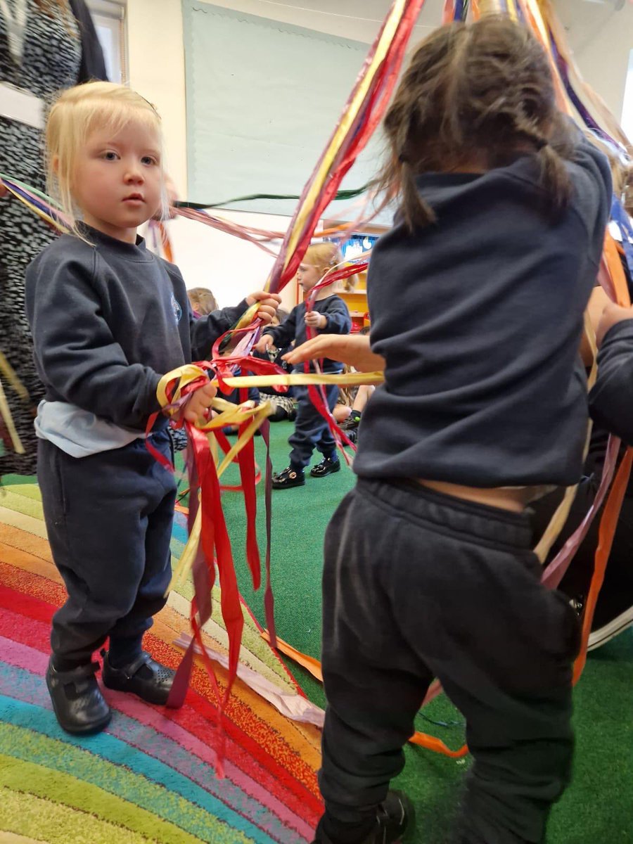 Upton Pre-Nursery (@uptonprenursery) on Twitter photo Dancing around the Maypole!!🎉
Pre-Nursery welcomed Spring this week by having the very talented Mr McEvoy join us for a celebration full of dancing and lovely music, all together in an atmosphere that really felt like spring was here🌷🌸🌼❤️
<a href="/UptonHead/">Rhian Thornton</a>
<a href="/UptonMusic/">Upton House Music</a> Dancing around the Maypole!!🎉
Pre-Nursery welcomed Spring this week by having the very talented Mr McEvoy join us for a celebration full of dancing and lovely music, all together in an atmosphere that really felt like spring was here🌷🌸🌼❤️
<a href="/UptonHead/">Rhian Thornton</a>
<a href="/UptonMusic/">Upton House Music</a>
