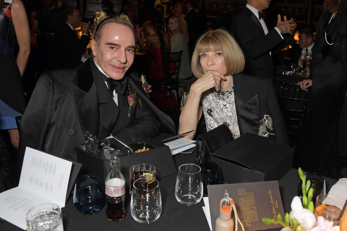 Anna Wintour and Andrew Bolton reportedly planned to stage a John Galliano exhibit: ow.ly/HQI850RvXjo