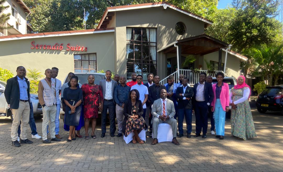 The guest of honor, Mr. Moses Chimphepo from DoDMA applauded OSM-Malawi, Red Cross Society and Nkhoma universities @NkhomaU for their efforts in responding to disasters in Malawi. Thanks to @openmapping_esa for the impact grant