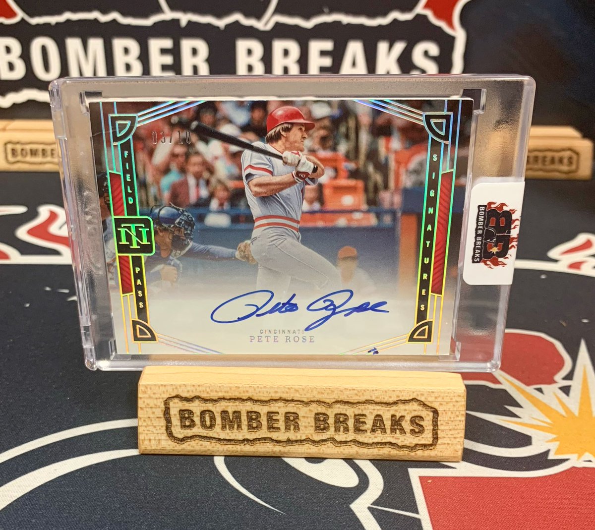 Field Pass On-Card Auto /10 of Pete Rose with a nice pull for the Reds last night in our @paniniamerica NT Baseball breaks! 💥💥 #baseballcards #whodoyoucollect #cincinnatireds #reds #autograph #peterose #groupbreaks #boxbreaks #casebreaks #thehobby #mlb #boom #follow #like