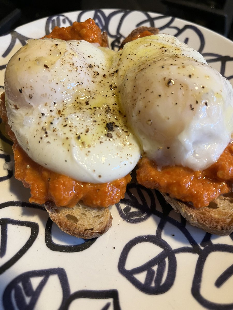 Made a romesco sauce c/o @Riverford . Not having with the flatbreads tho, spread some of it on toast & added poached eggs. Simple supper but loads of flavour.