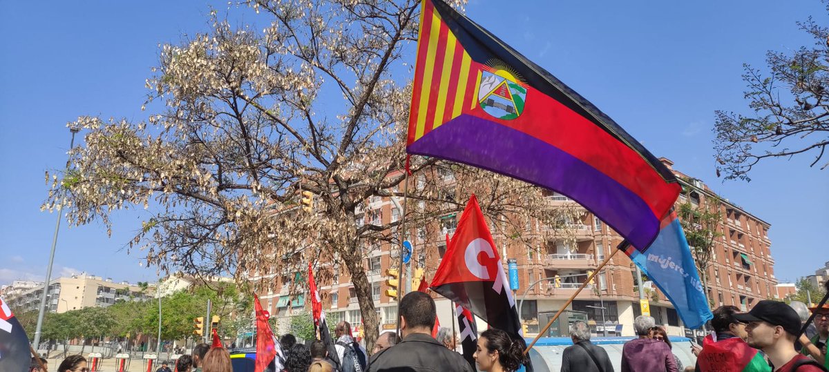 Moltes gràcies a tothom que va venir a recolzar-nos a la manifestació del primer de maig a #LHospitalet 
💪🏽😉🚩🏴
#1deMayo2024  #AbaixemElsLloguers
#CuentaConCNT